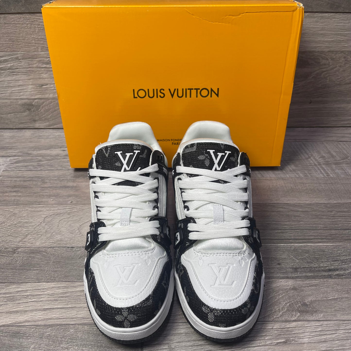 Louis Vuitton Trainer Black/White