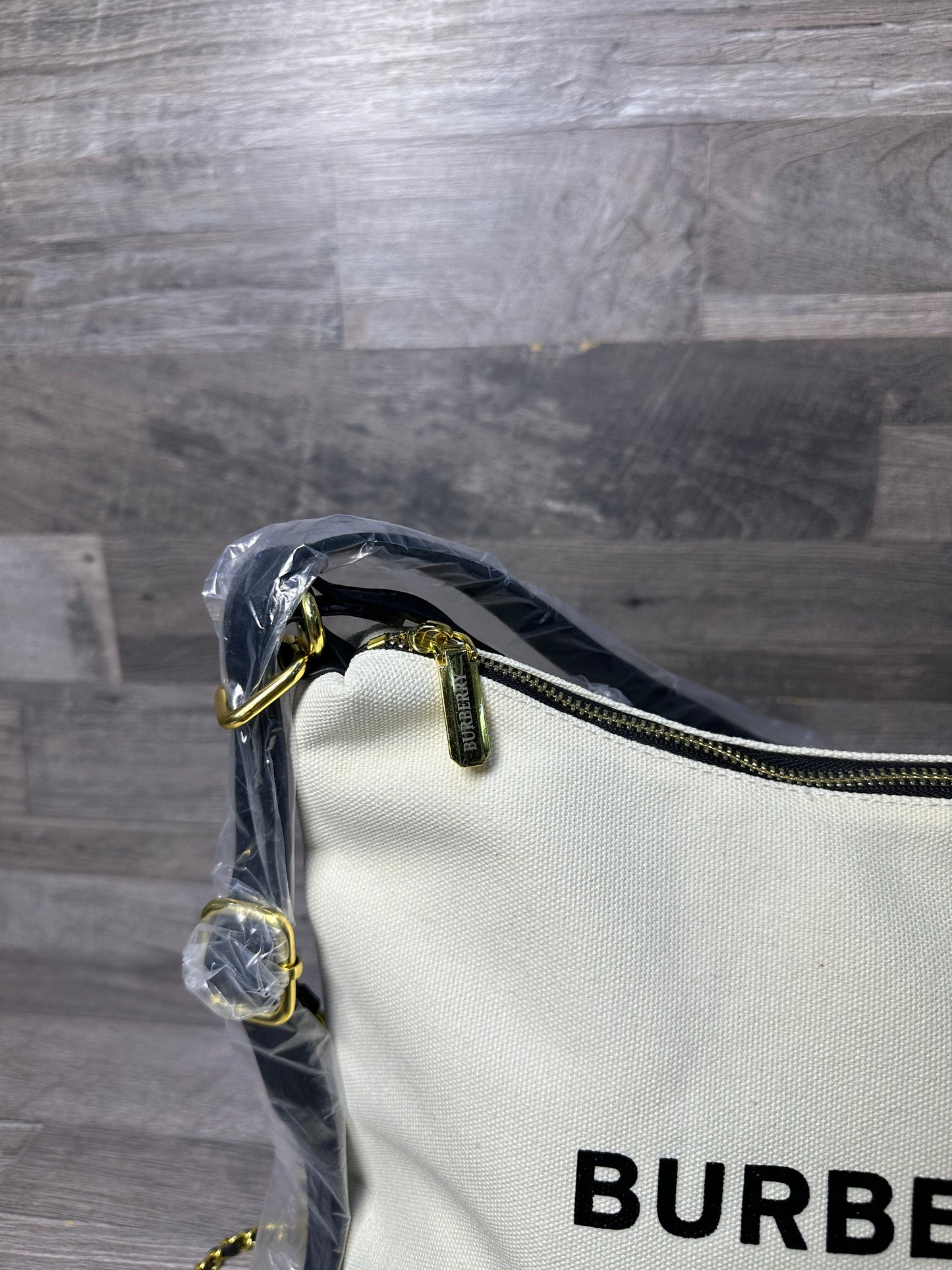 Burberry Classic White 2025 bags women’s