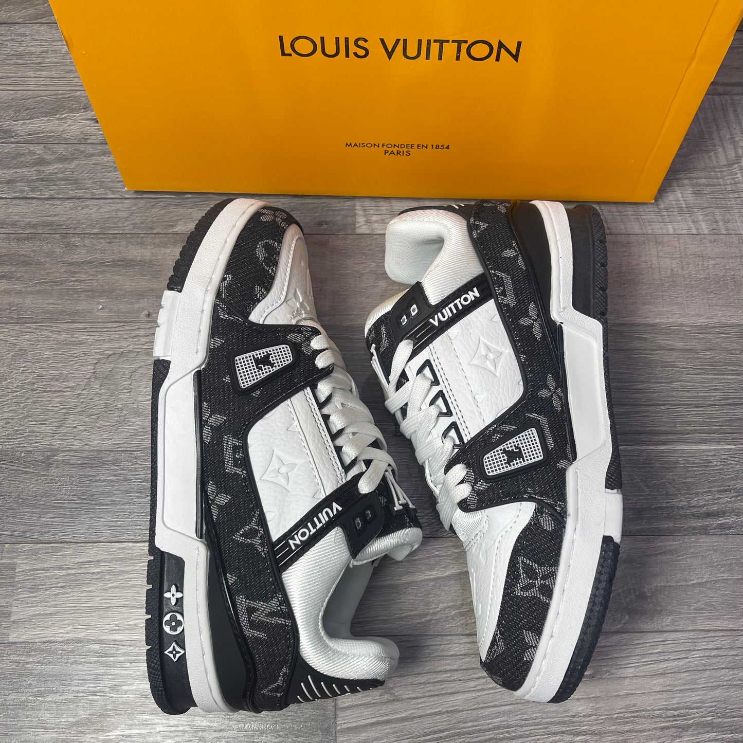 Louis Vuitton Trainer Black/White