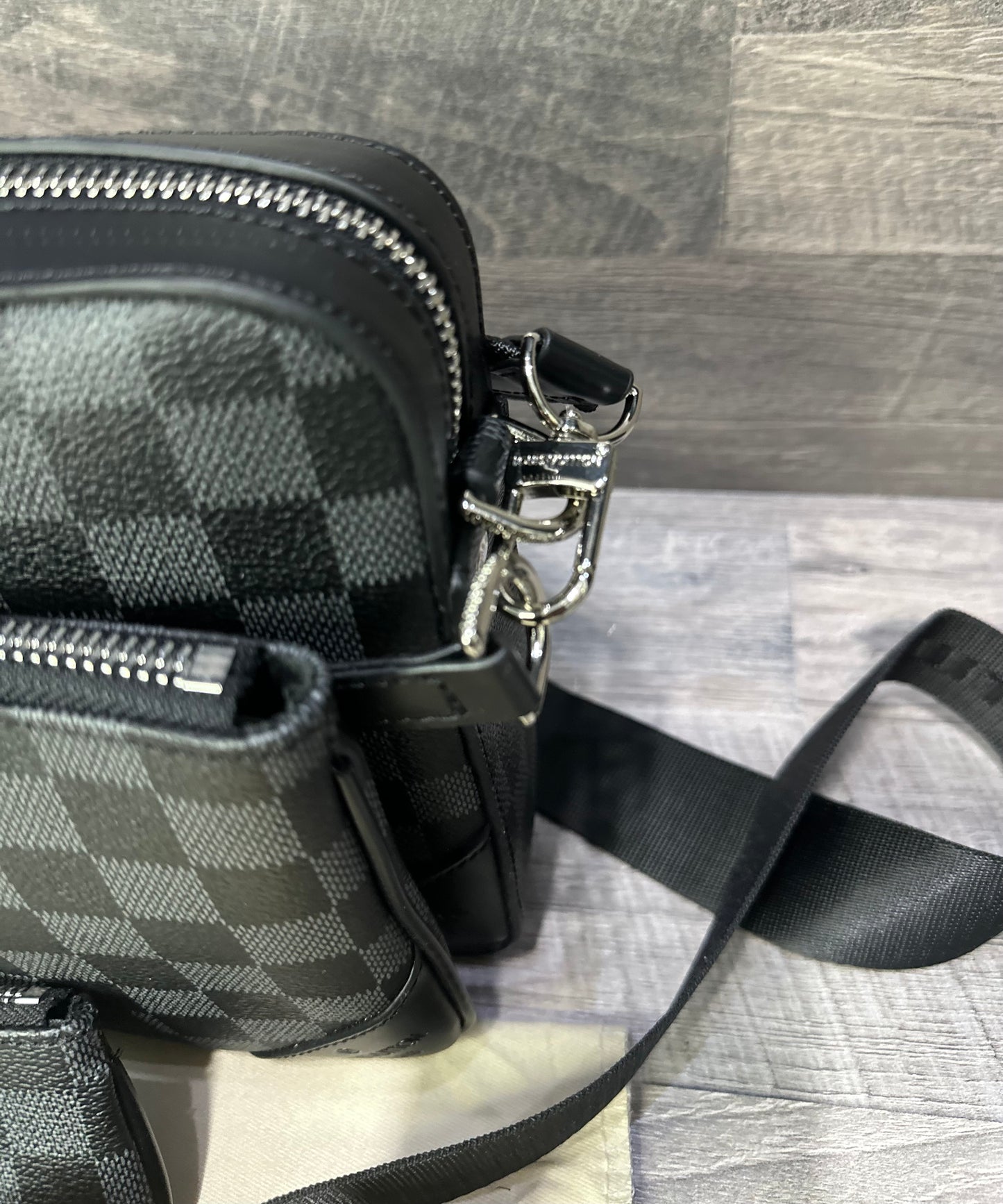 Louis Vuitton Trio Messenger Damier