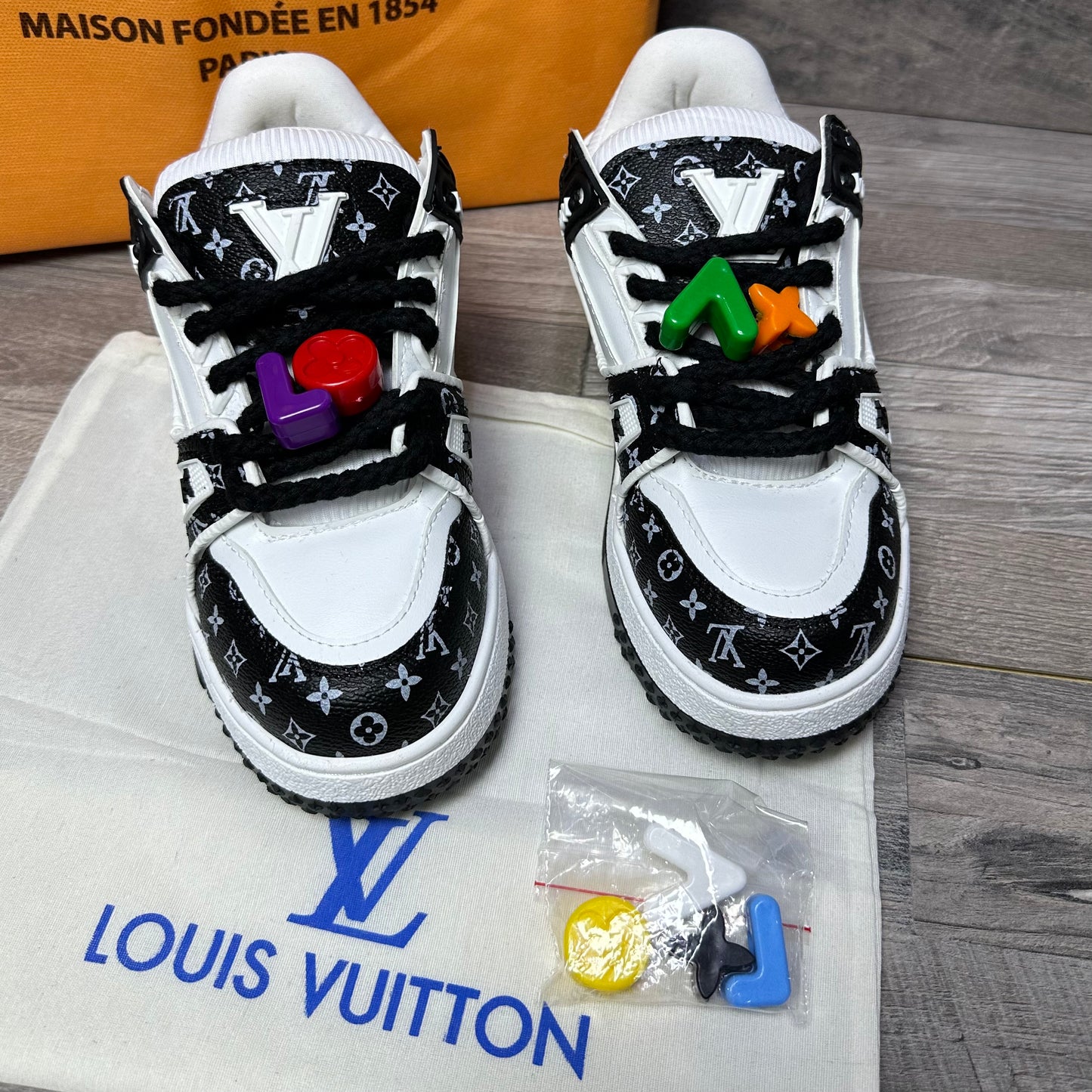 LV Trainer Maxi Black - White 2025 women’s