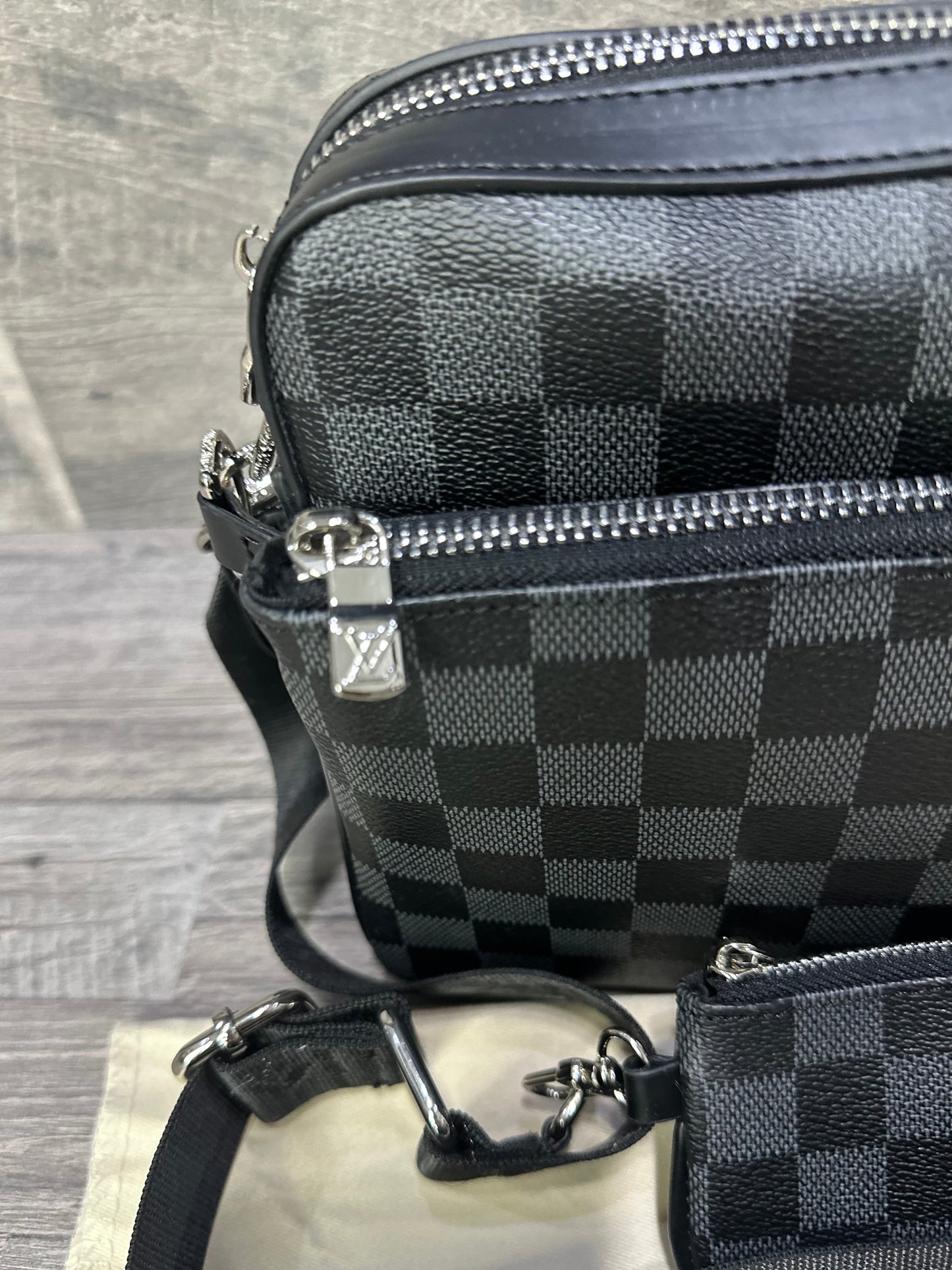 Louis Vuitton Trio Messenger Damier
