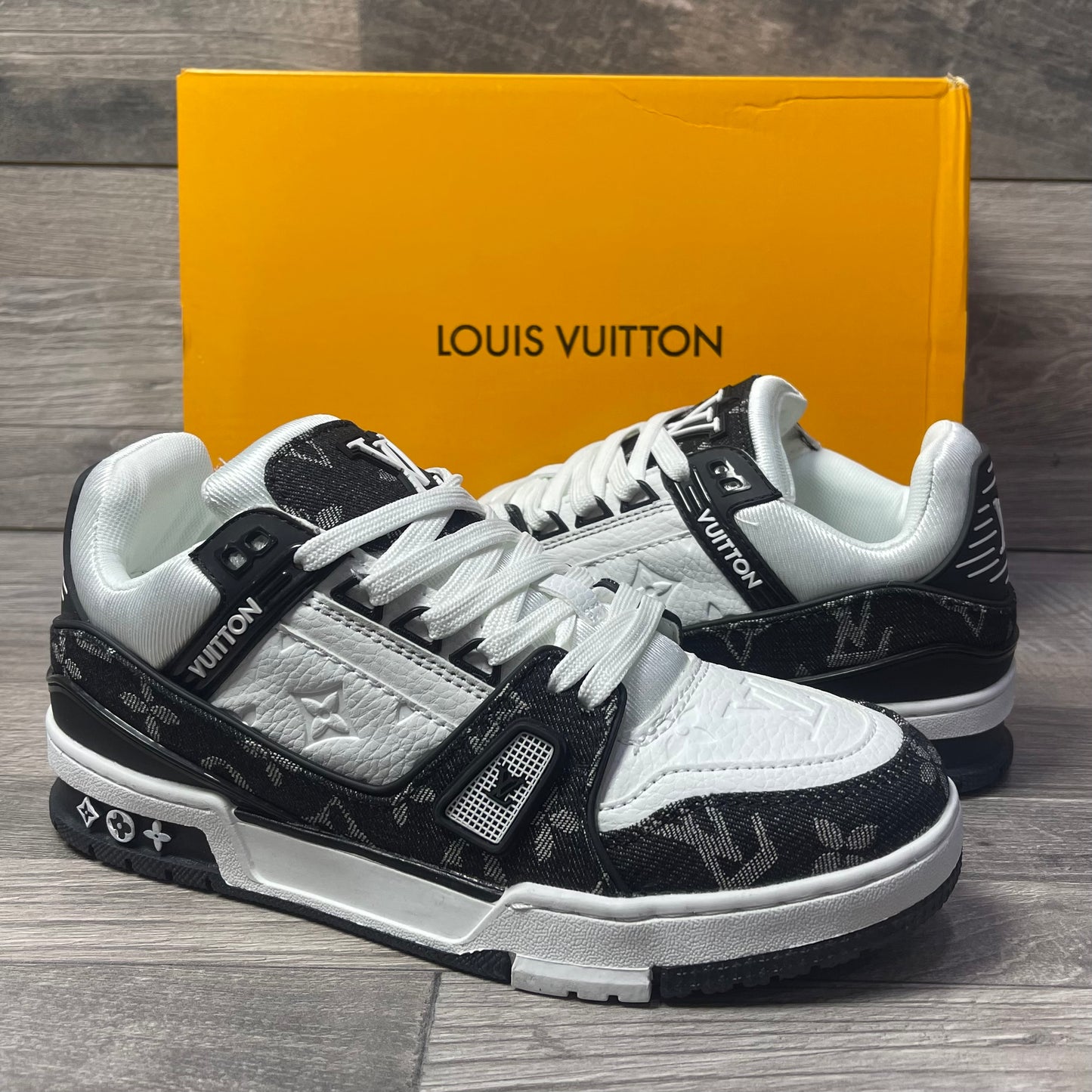 Louis Vuitton Trainer Black/White