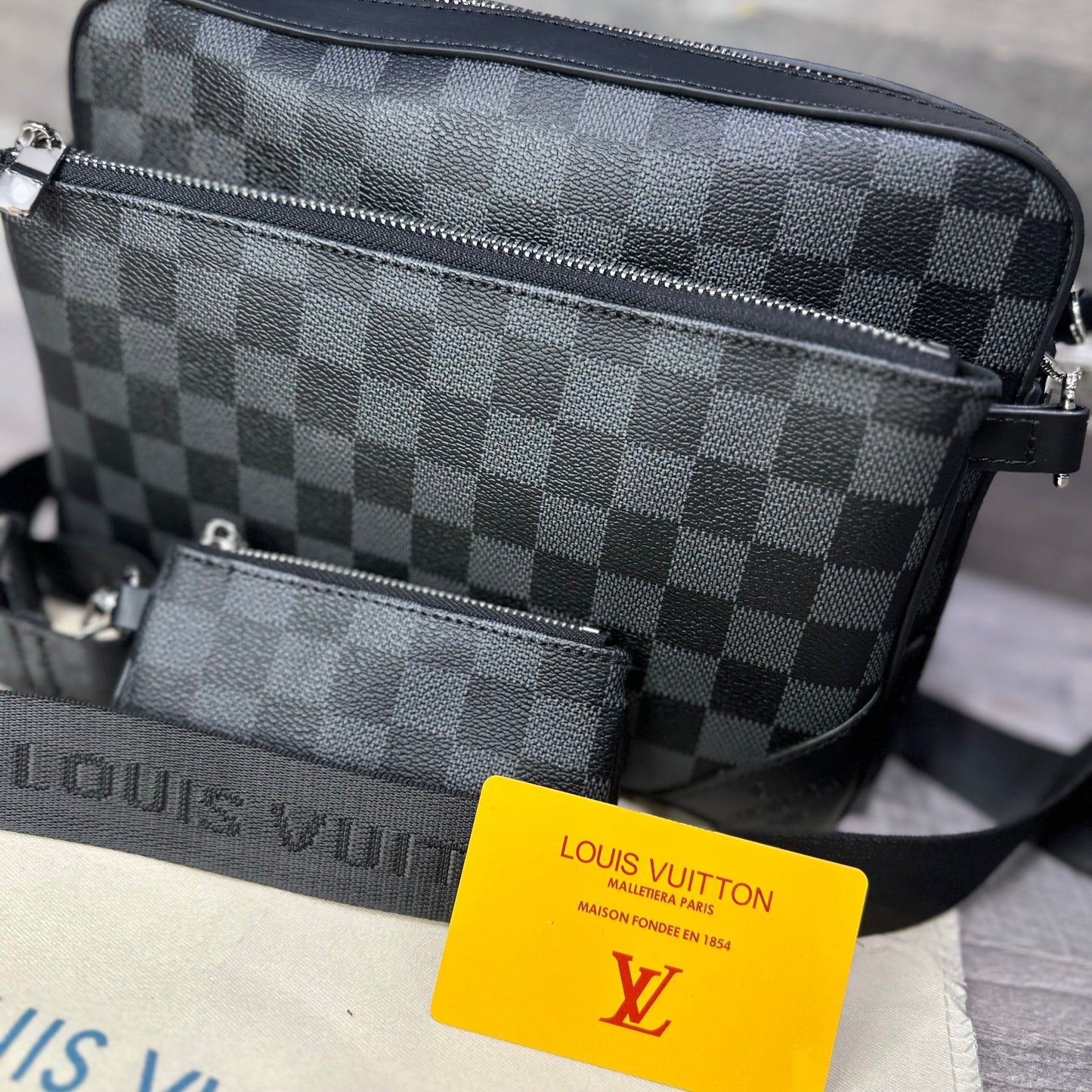 Louis Vuitton Trio Messenger Damier