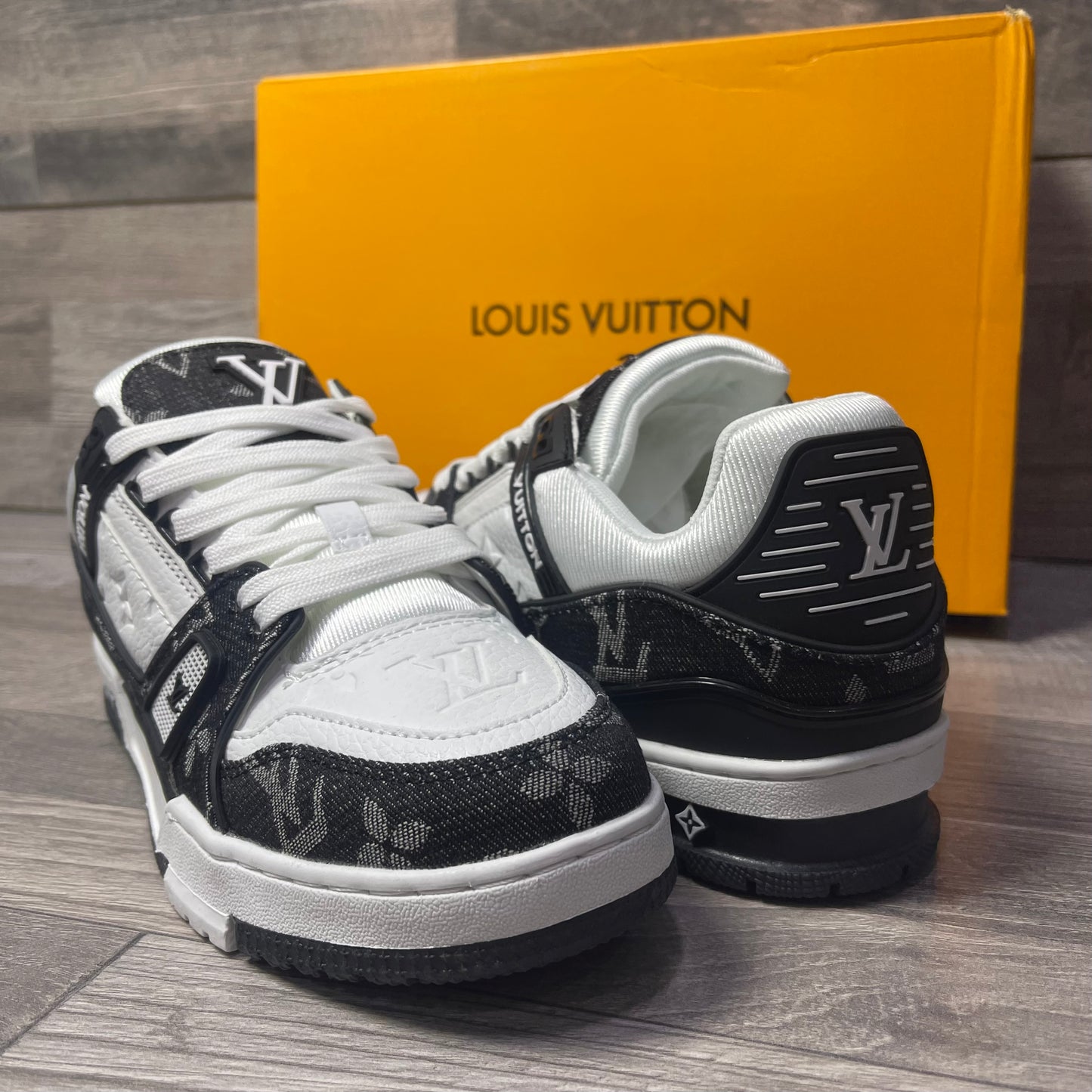 Louis Vuitton Trainer Black/White