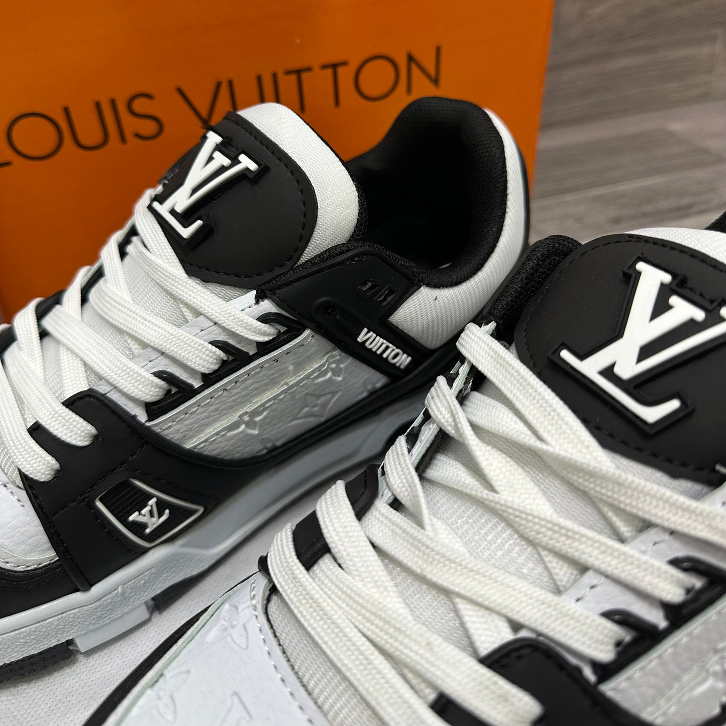 L-V Trainer Black White Sneaker B2