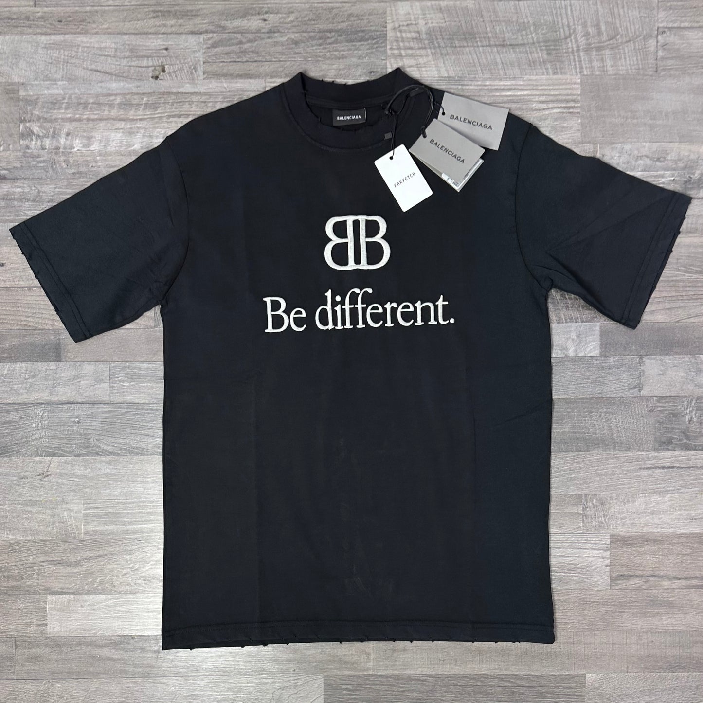 Balenciaga Be different 01 T-shirt