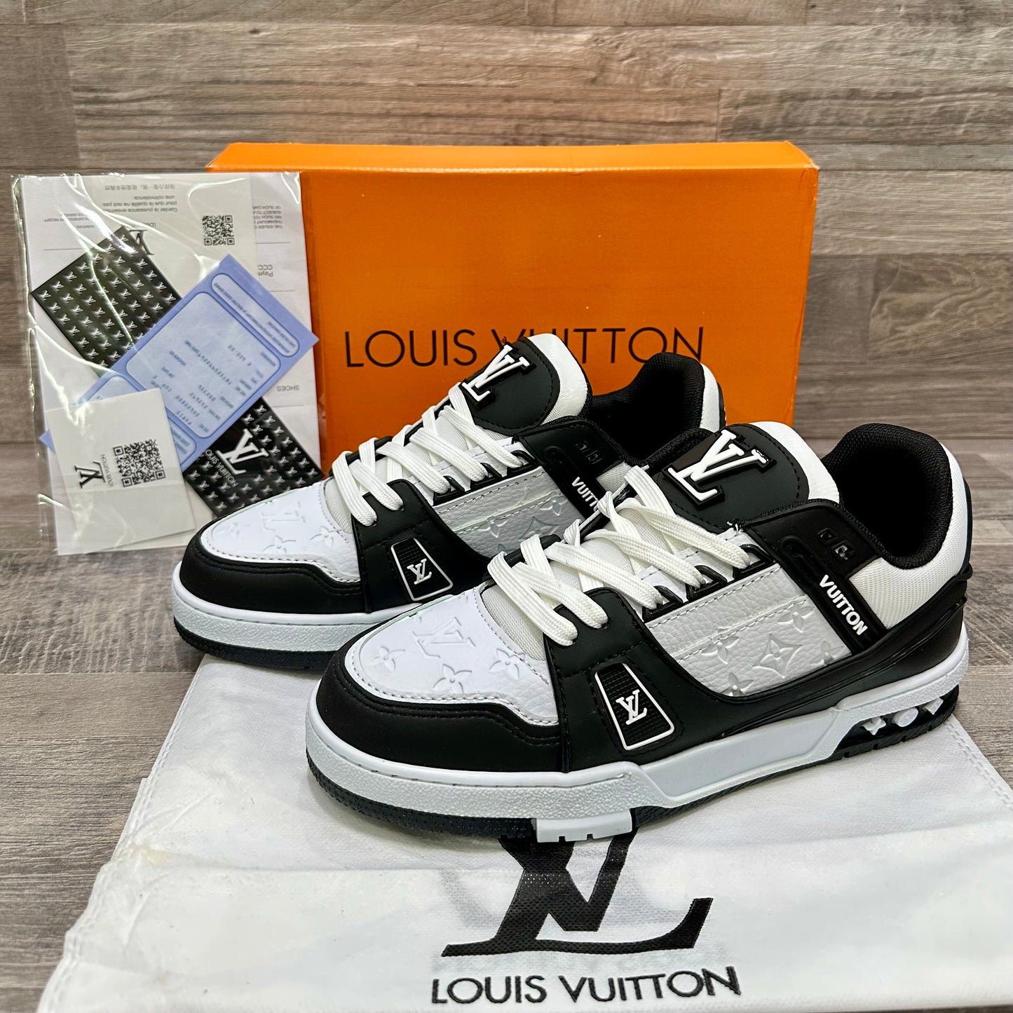 L-V Trainer Black White Sneaker B2