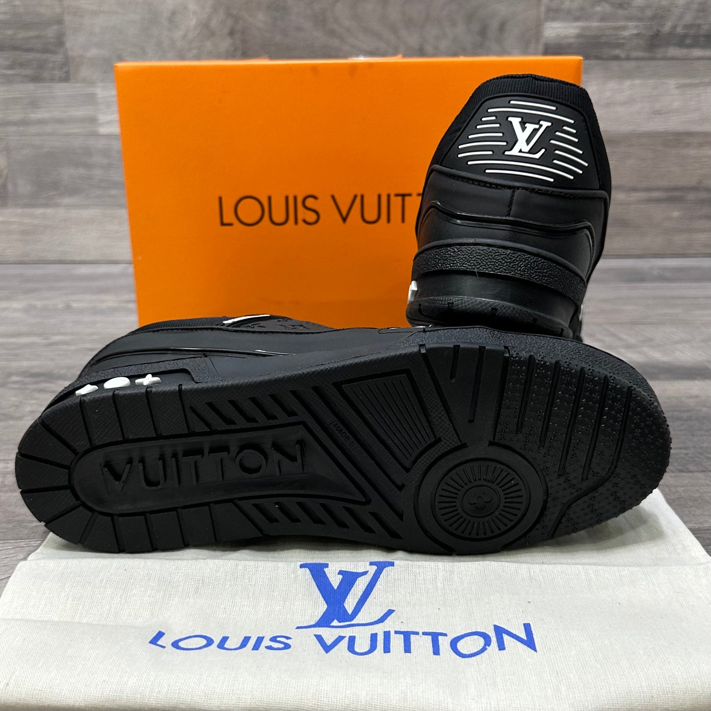 L-V Trainer Black LV Sneaker B1
