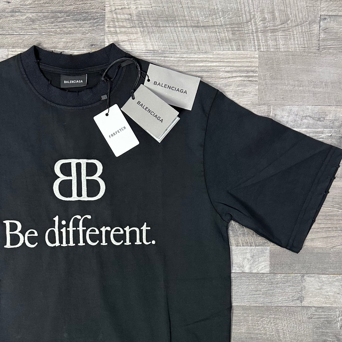 Balenciaga Be different 01 T-shirt