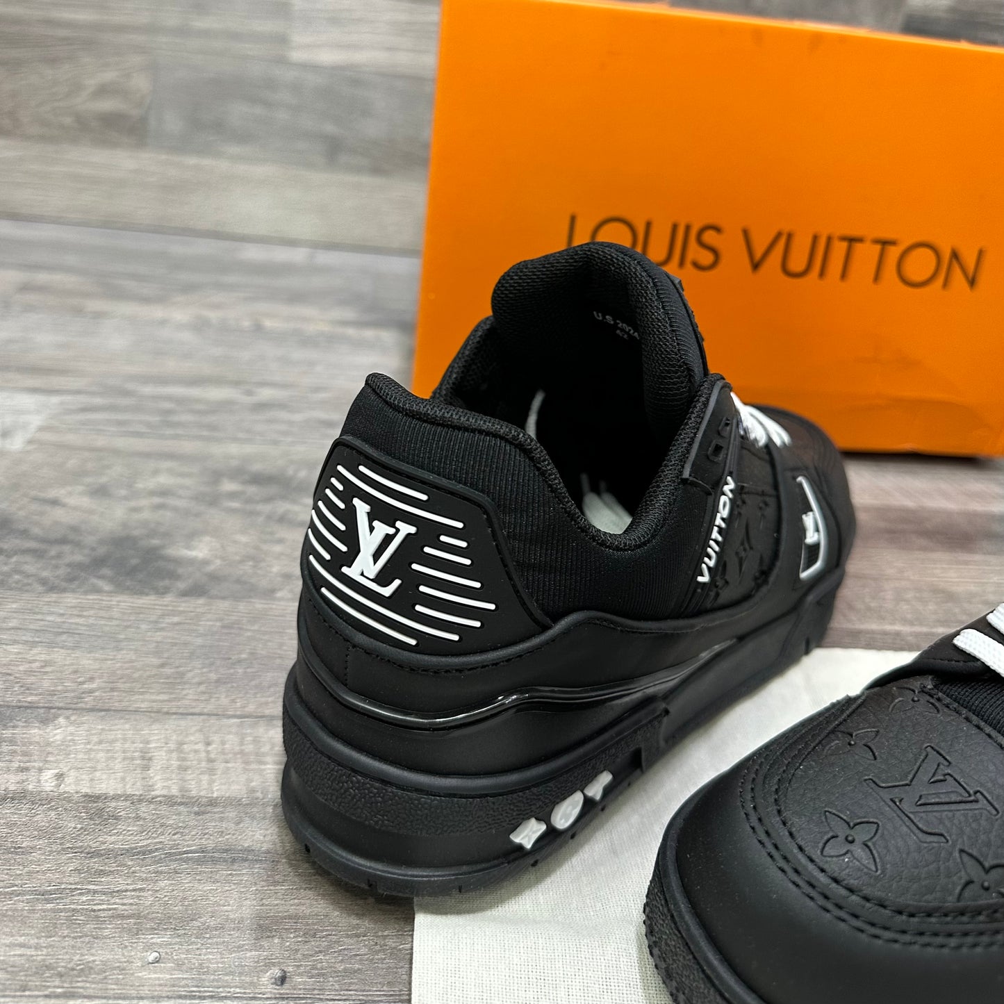 L-V Trainer Black LV Sneaker B1