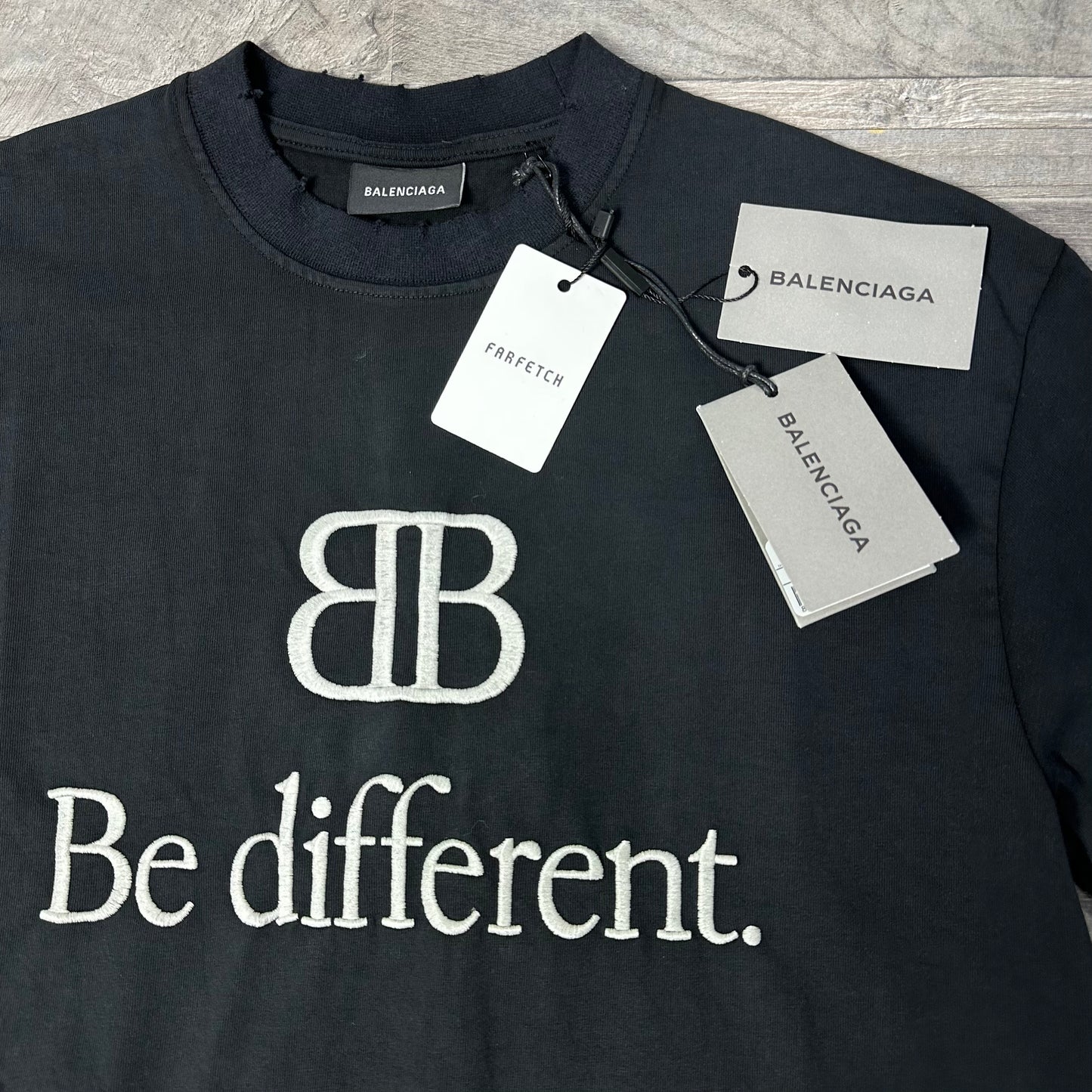 Balenciaga Be different 01 T-shirt