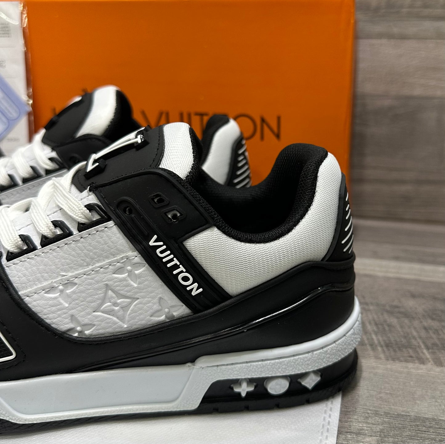 L-V Trainer Black White Sneaker B2
